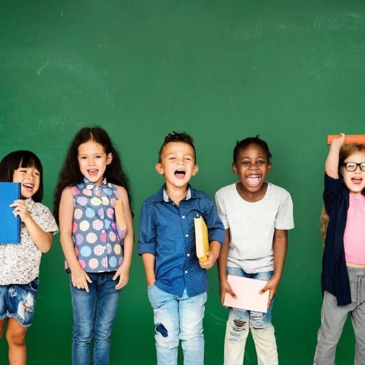 صورة لعدد منالأطفال