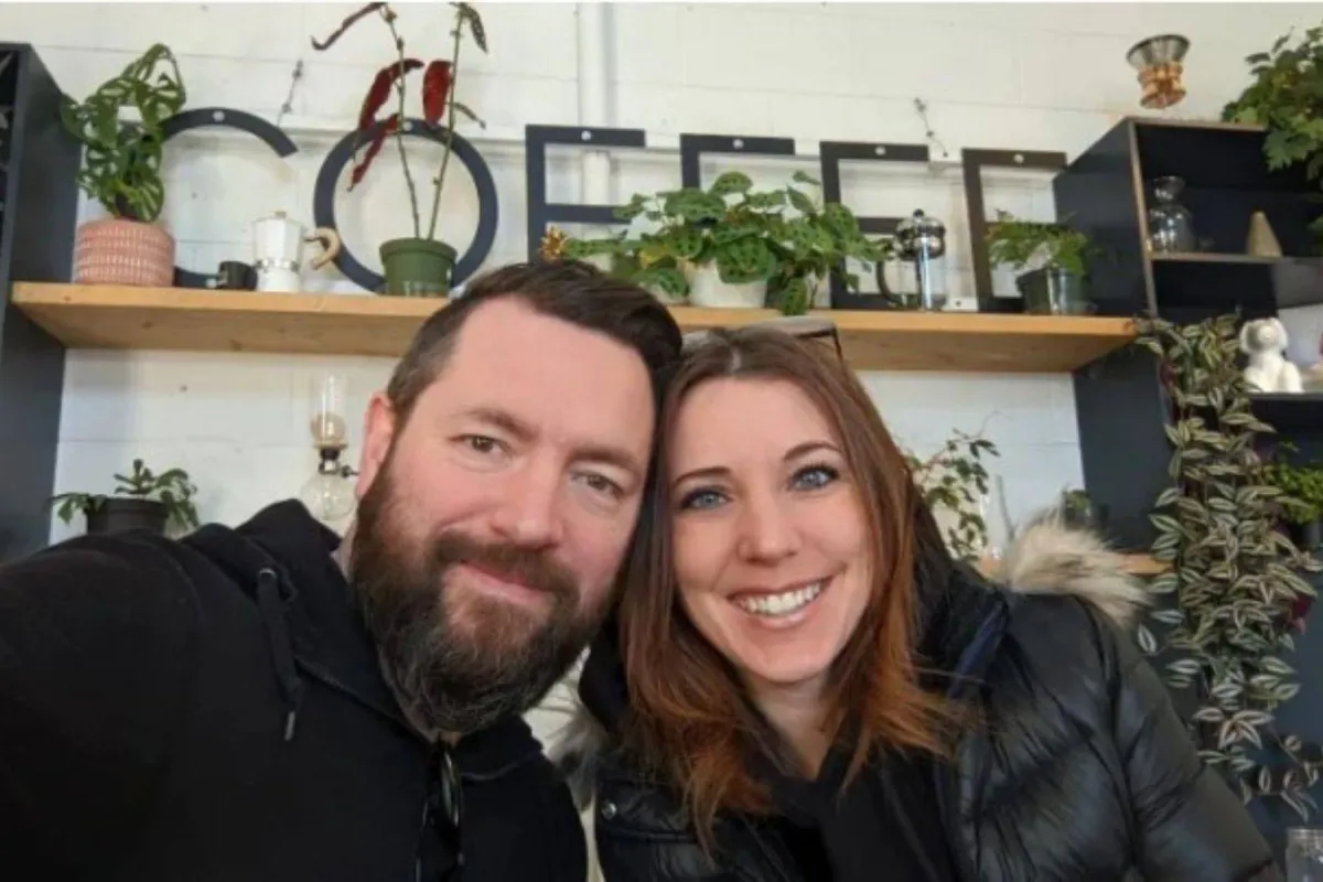 رجل يستعيد خاتم زواجه بعد 17 عاماً