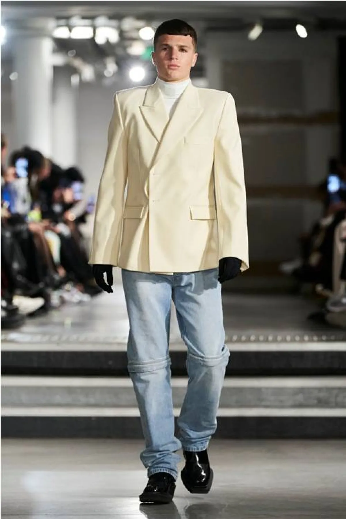 إطلالة كاجوال بالجينز من في تي ام ان تي اس Vtmnts