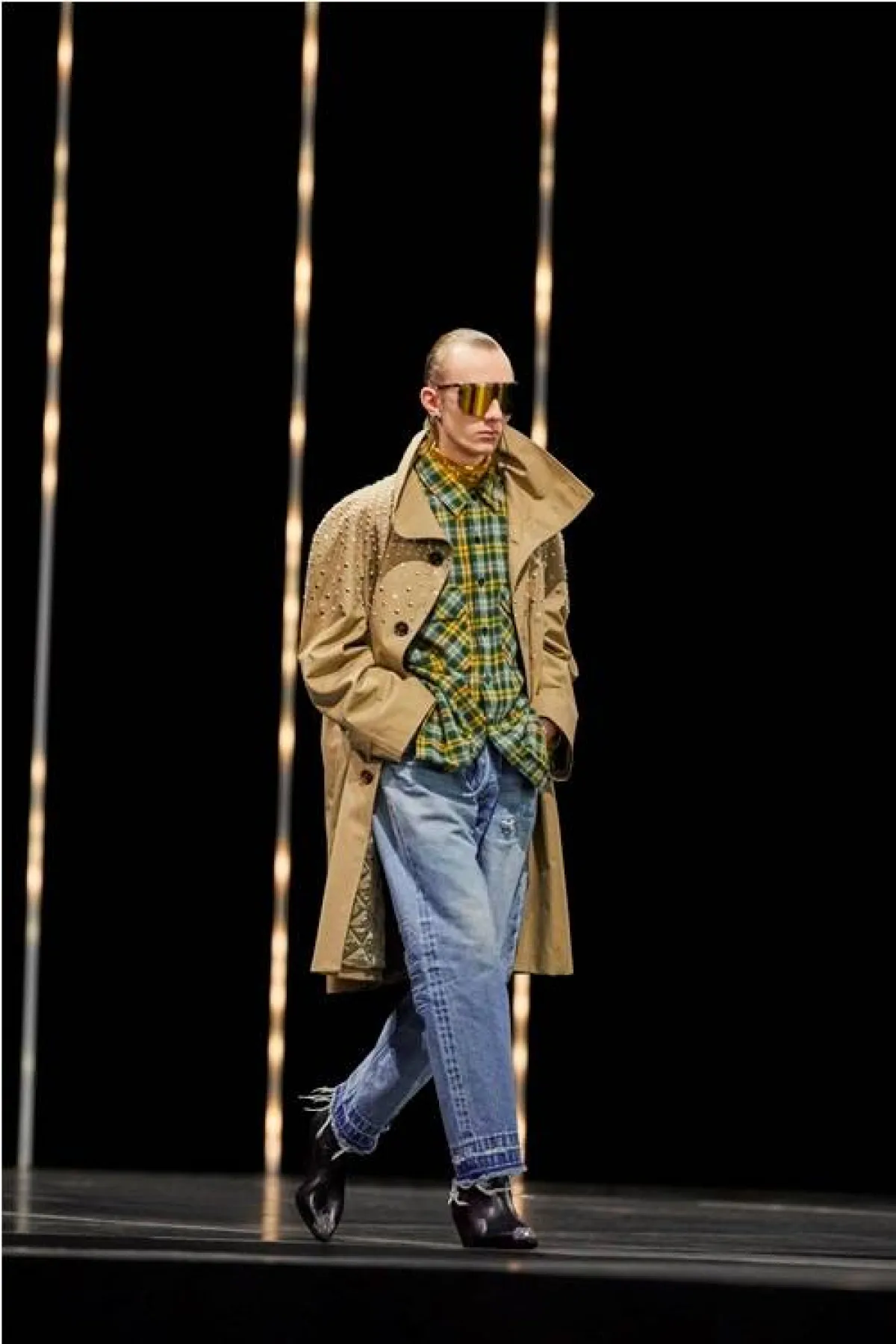 إطلالة كاجوال بالجينز من سيلين Celine