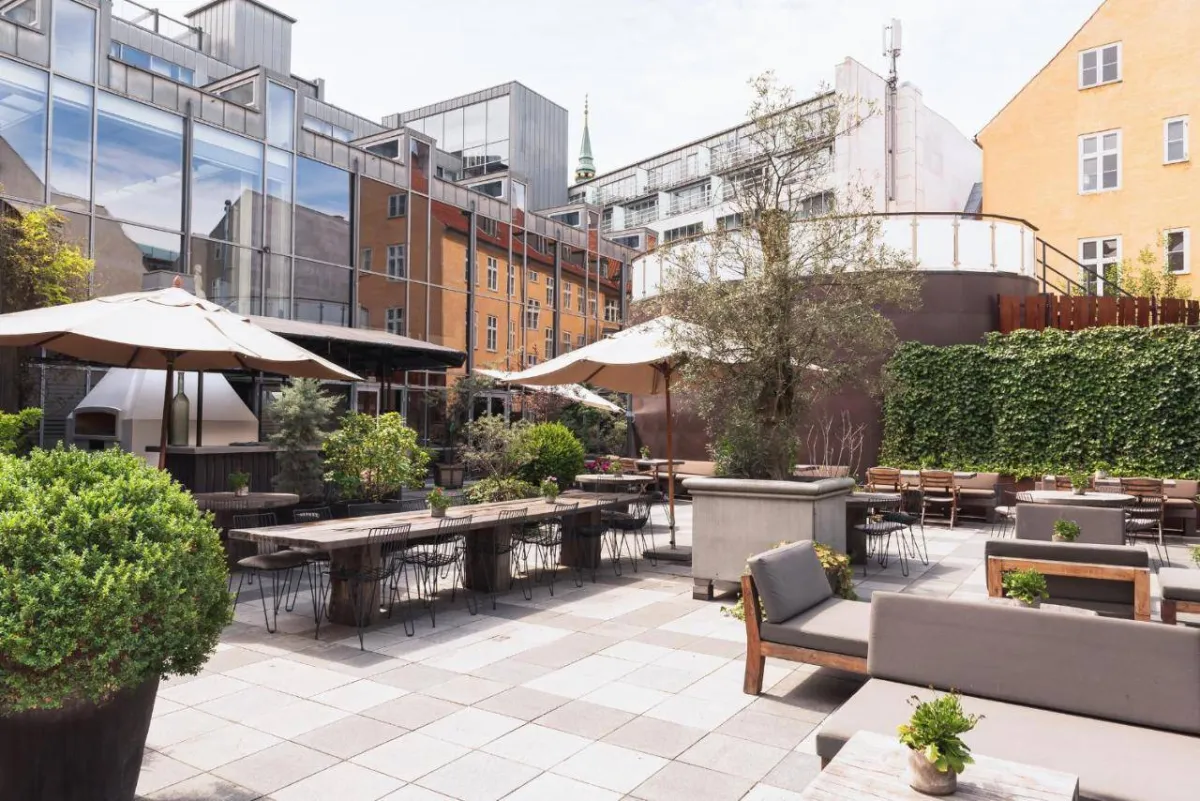 جلسات خارجية في فندق شارع بيتري