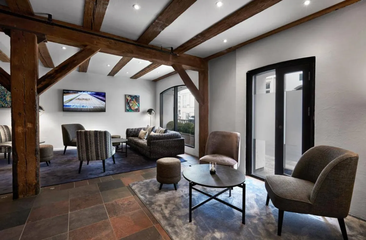 أجواء دافئة في فندق 71 نيهافن