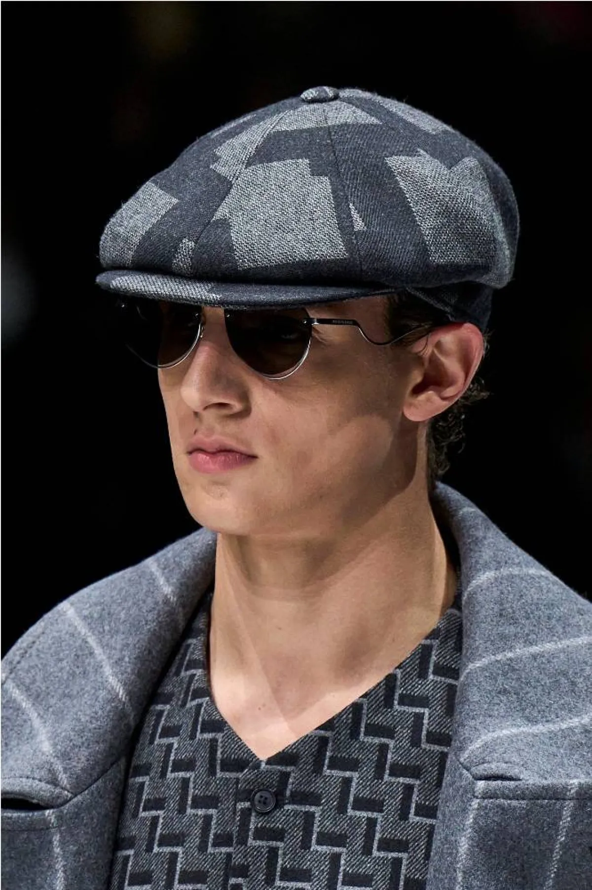 للرجل.. قبعات من عروض خريف 2022، من إمبوريو أرماني Emporio Armani