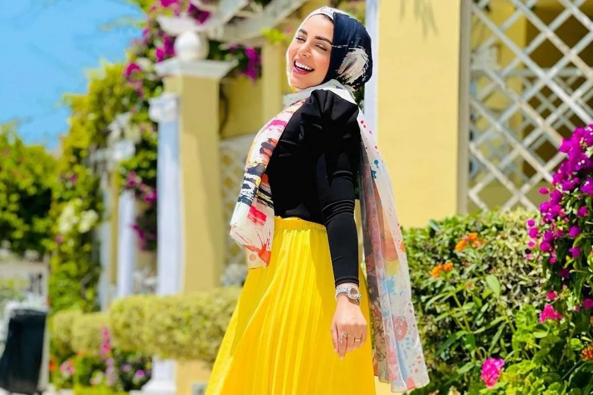 تنسيق التنورة الصفراء من آية مكرم