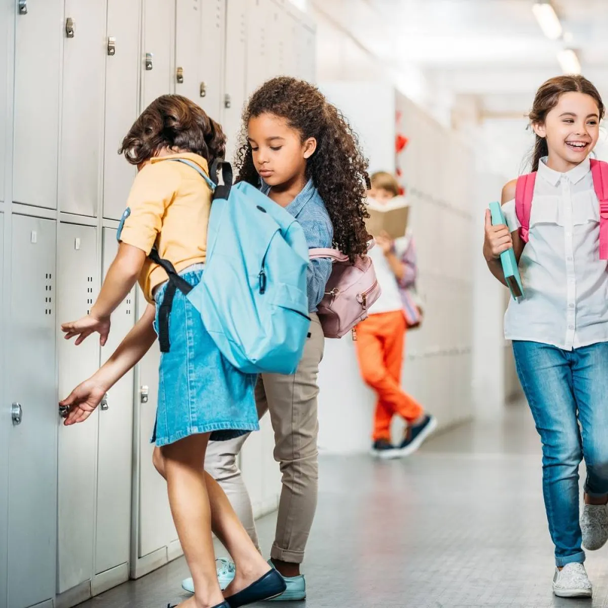 صورة لعدد من الأطفال