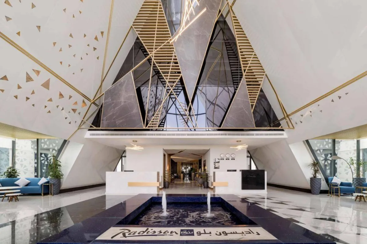 اللوبي في فندق راديسون بلو الرياض قرطبة
