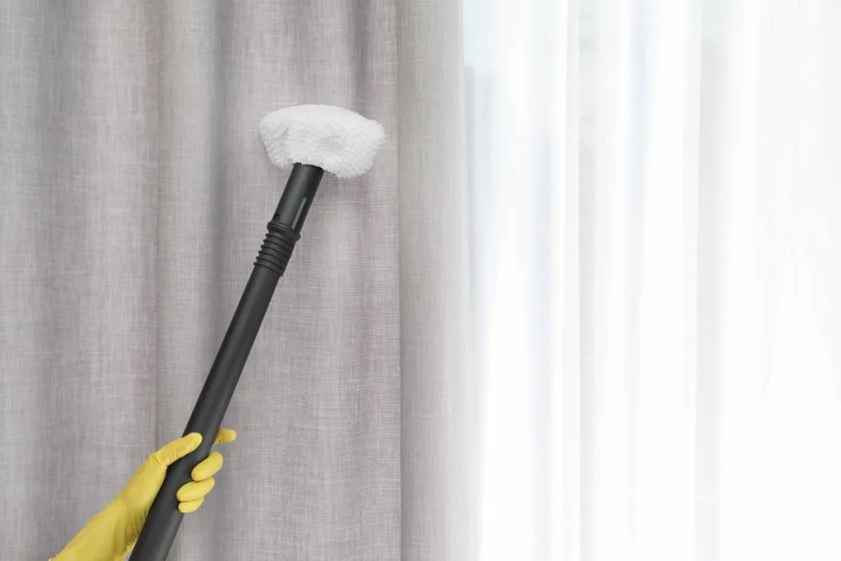 طرق متبعة في تنظيف الستائر