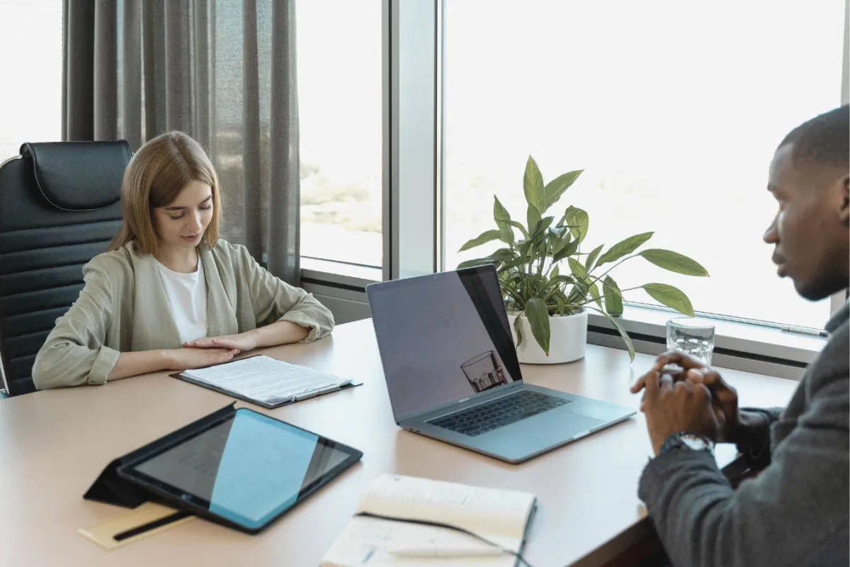 ترسل سيرتها الذاتية بطريقة ذكية جداً