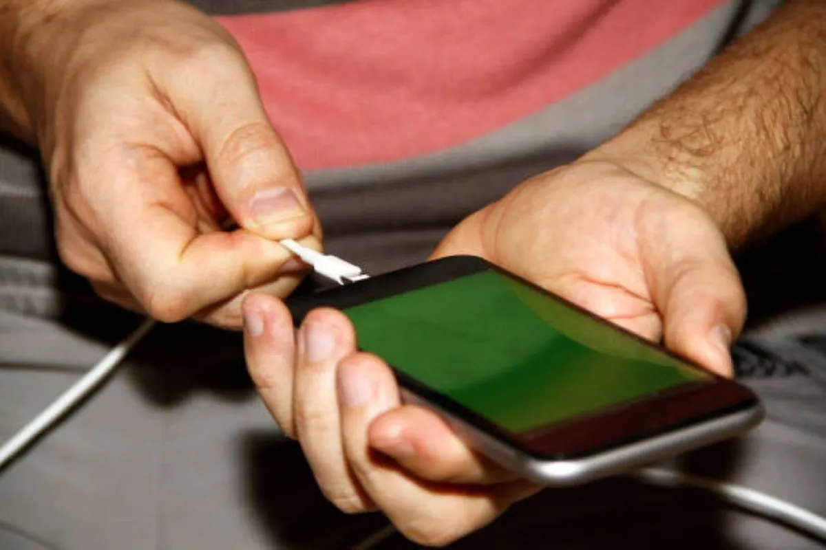 مختص تقني يوضح بعض المعتقدات المغلوطة حول الحفاظ على الهاتف وبطاريته