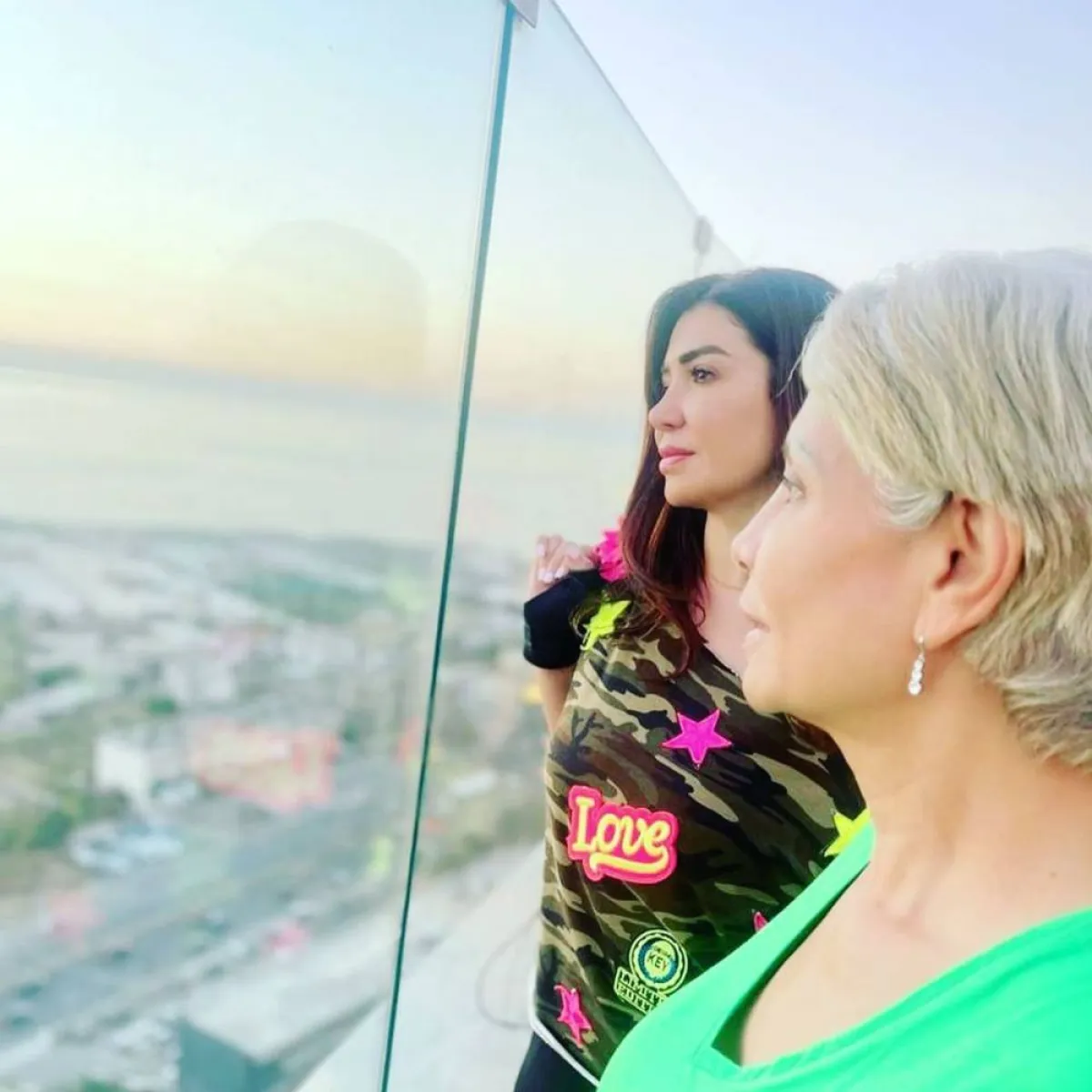 لقاء سويدان برفقة سوسن بدر - صورة من صفحتها الرسمية على انستغرام 