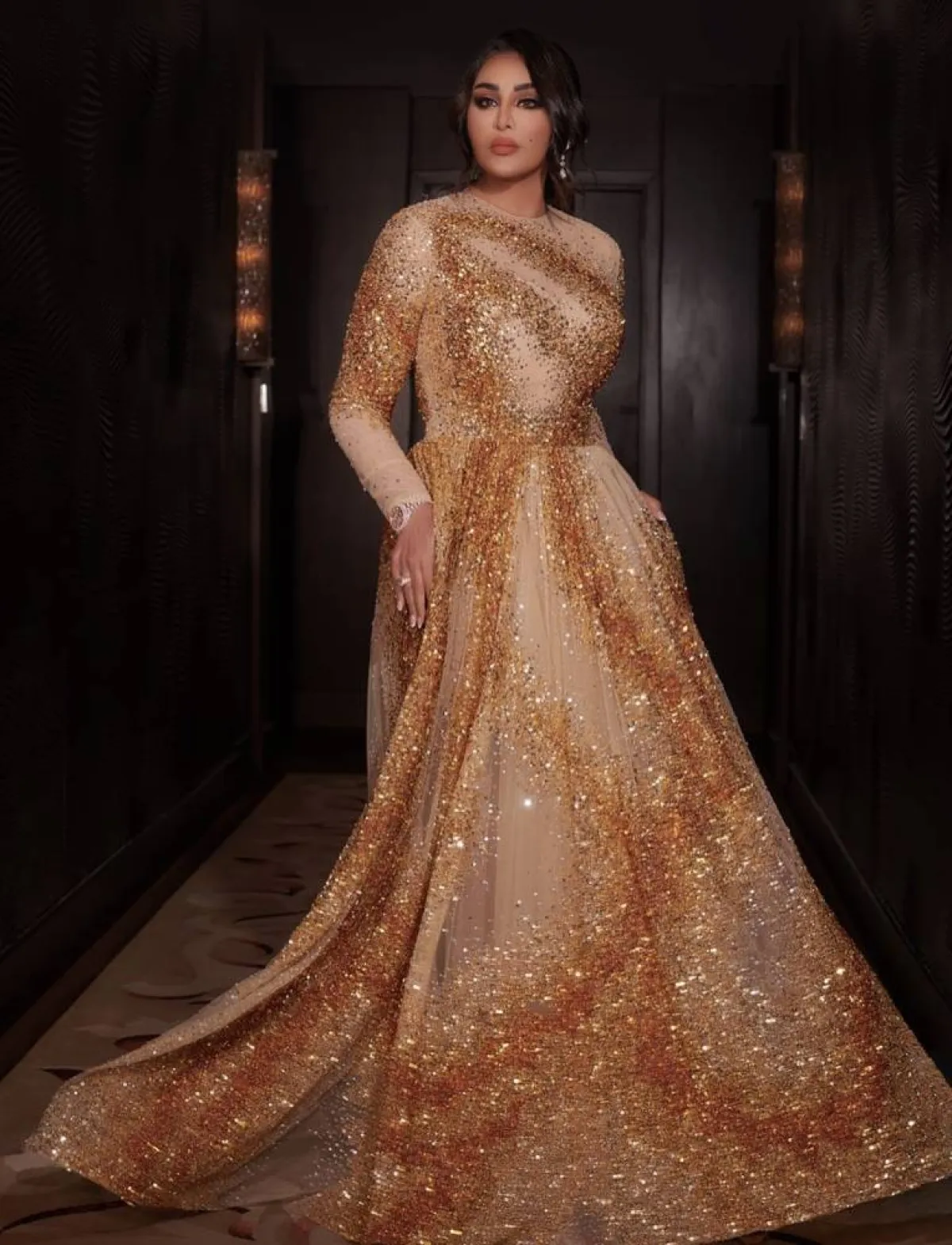 أحلام بالفستان البراق