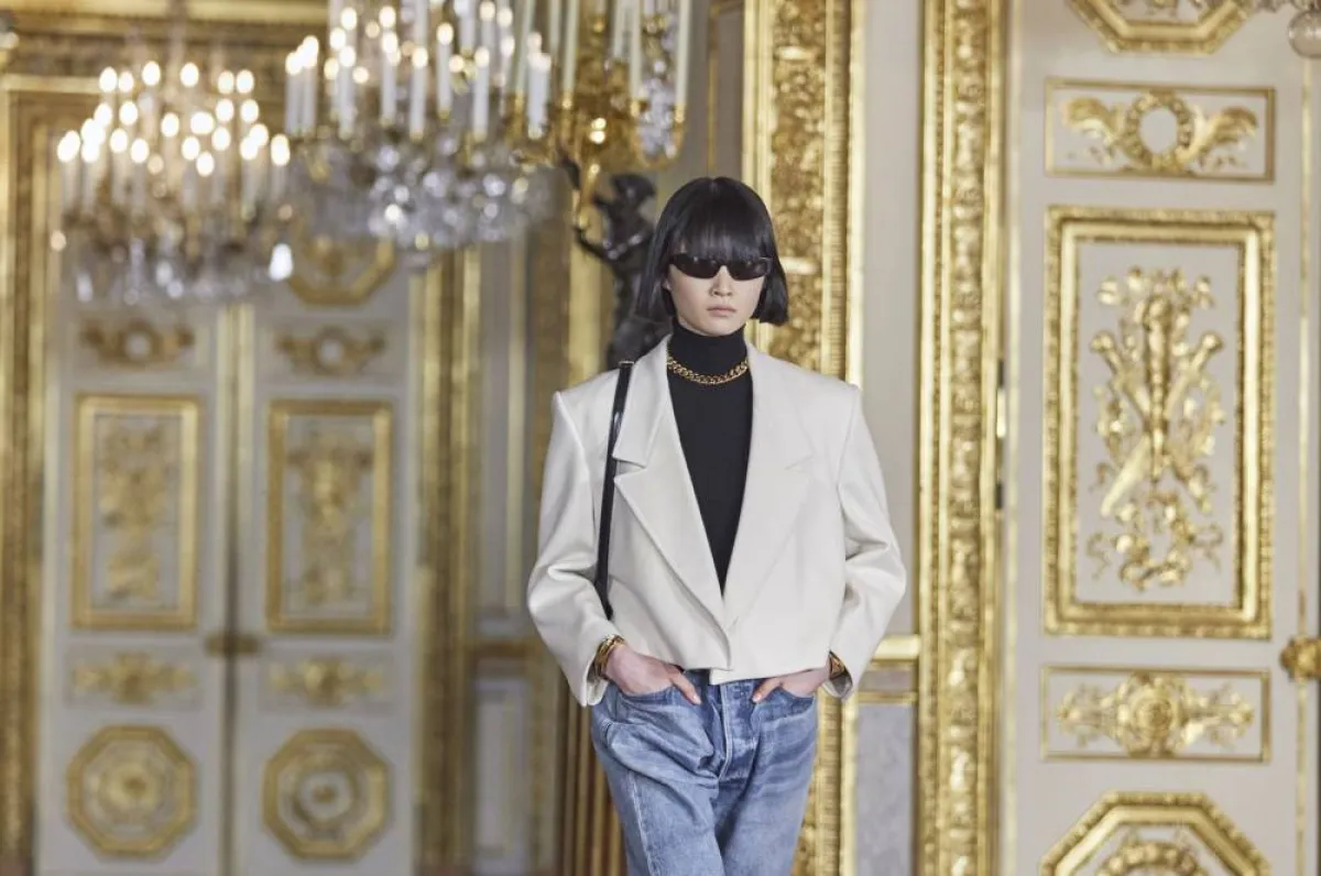 تنسيق البليزر الأبيض