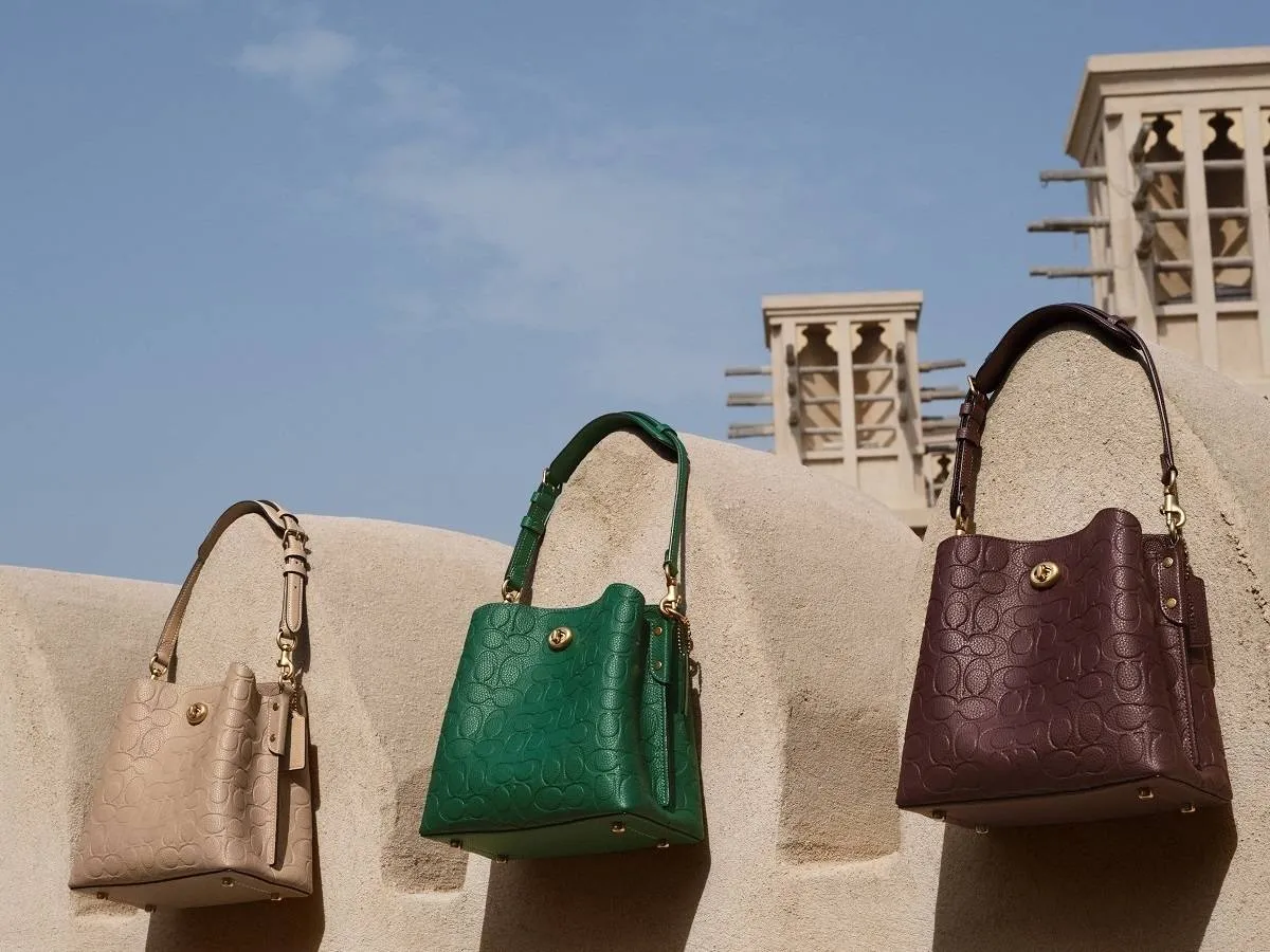  COACH تكشف النقاب عن مجموعة SIGNATURE LEATHER الحصرية بمنطقة الشرق الأوسط  