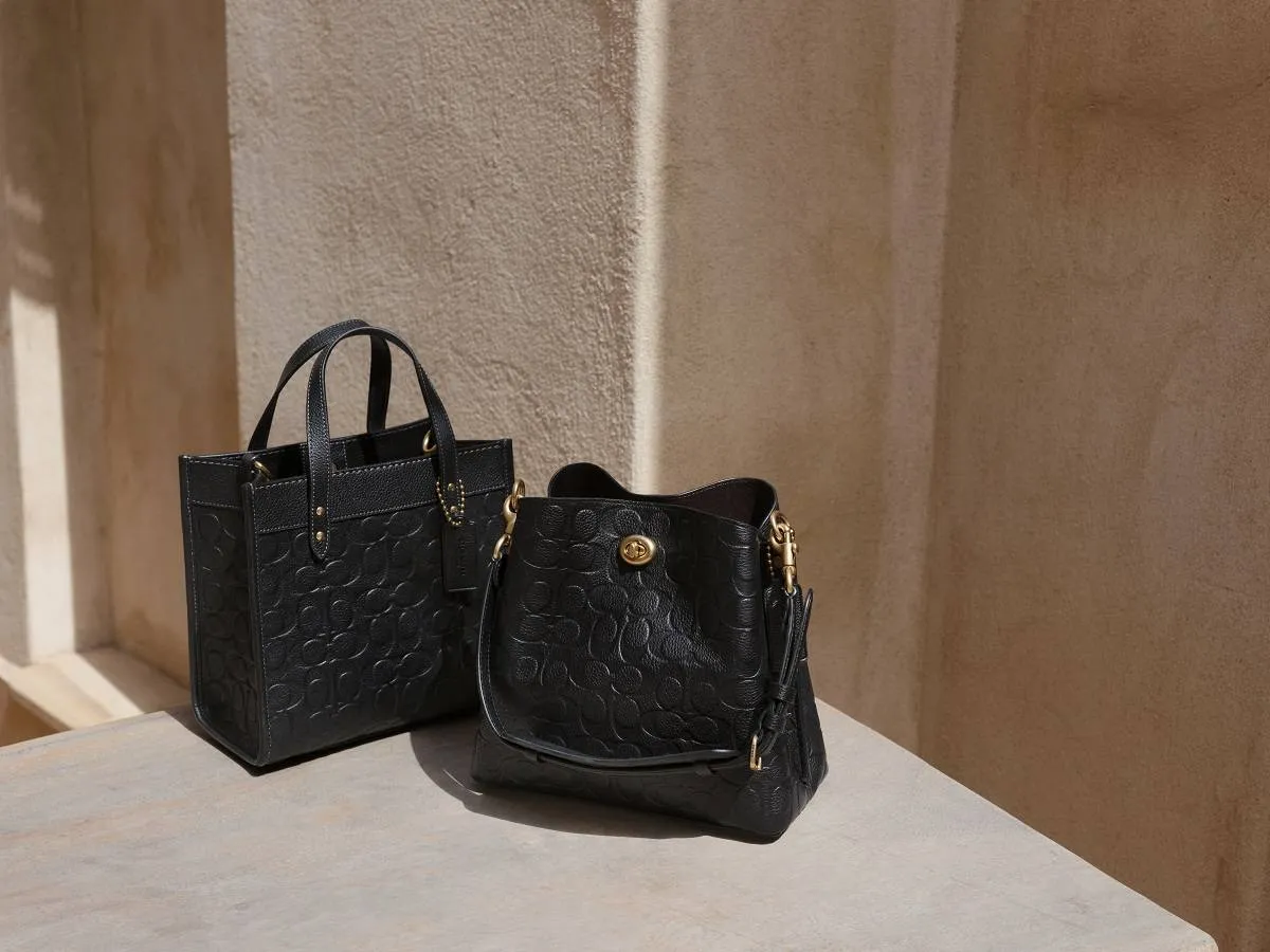  COACH تكشف النقاب عن مجموعة SIGNATURE LEATHER الحصرية بمنطقة الشرق الأوسط