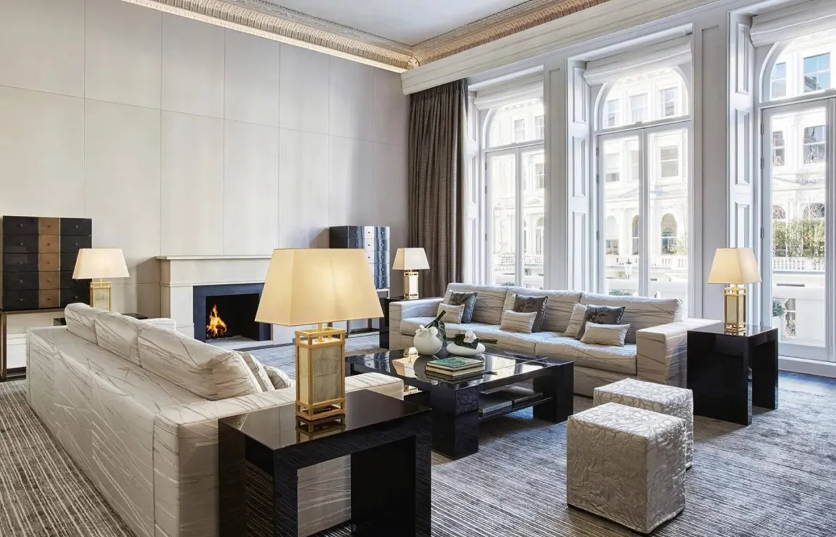 التباين بين الطرازين الكلاسيكي والمودرن كفيل بإثارة التناقض البصري  