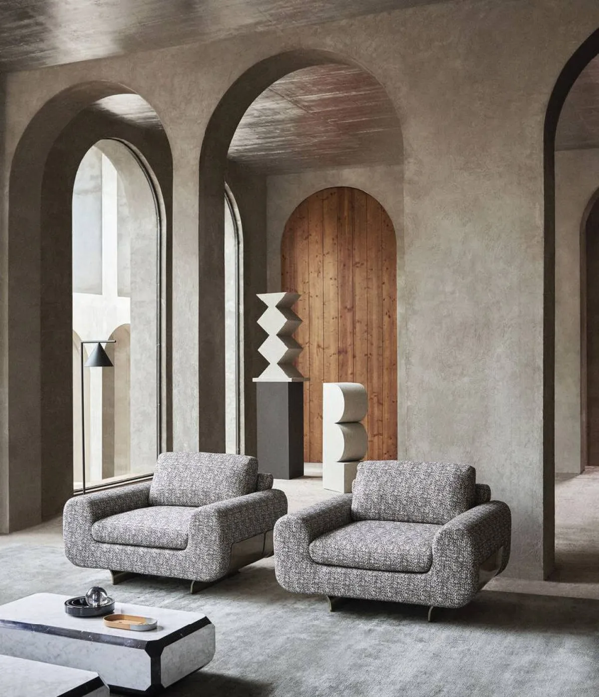 أثاث حديث مميّز بألوانه المحايدة 