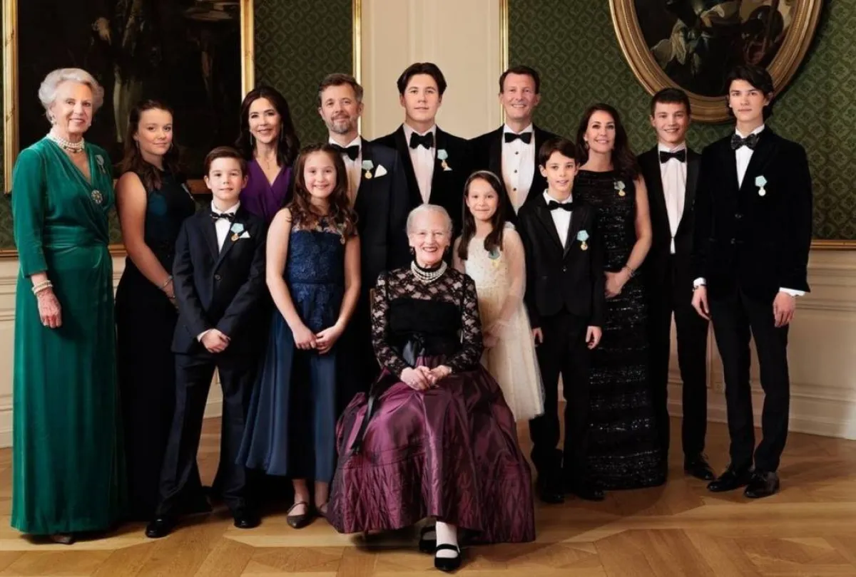 الملكة مارغريت مع عائلتها- الصورة من حساب البيت الملكي الدنماركي على إنستغرام