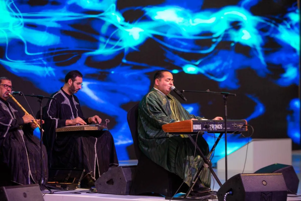  "كتاب الرياض" يفتح أبوابه للزوار بأمسيتاين "طربية تونسية" و"شعرية خليجية" 