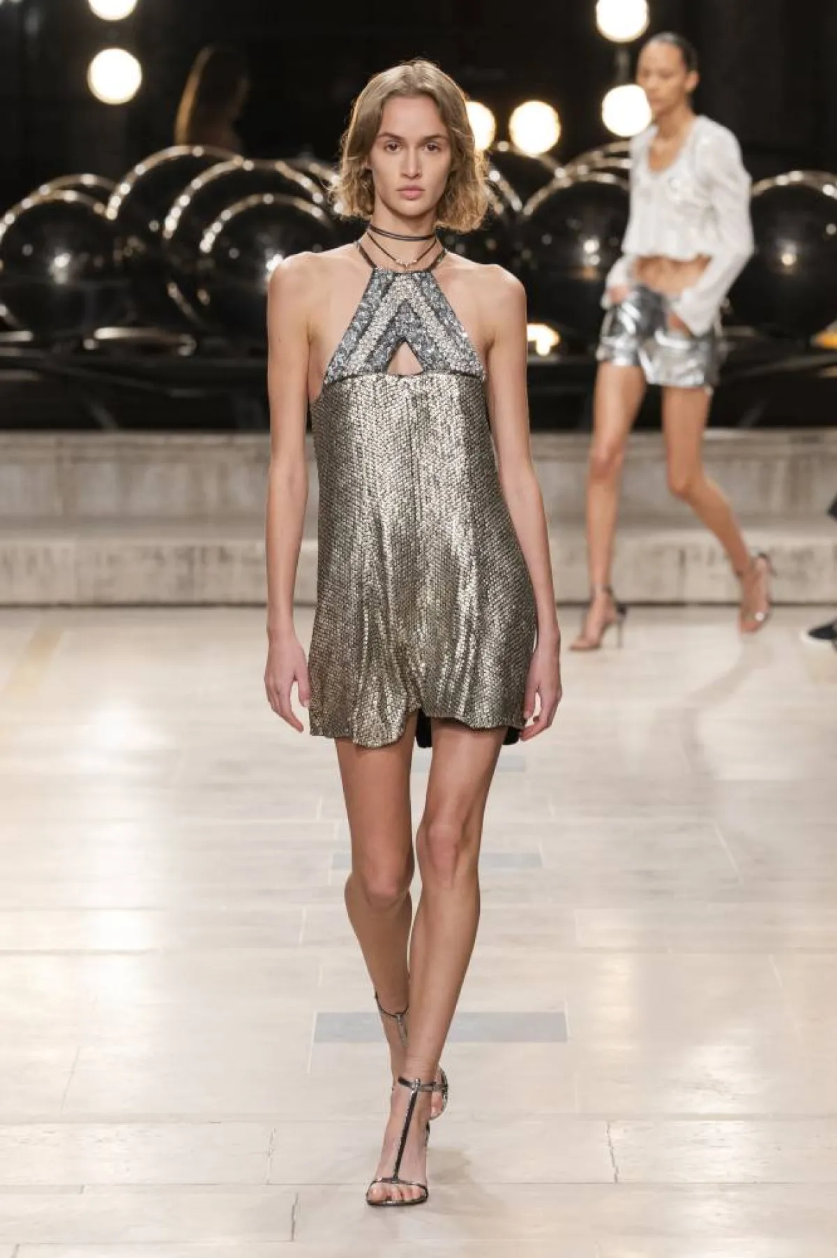 أسبوع الموضة في باريس في اليوم الرابع