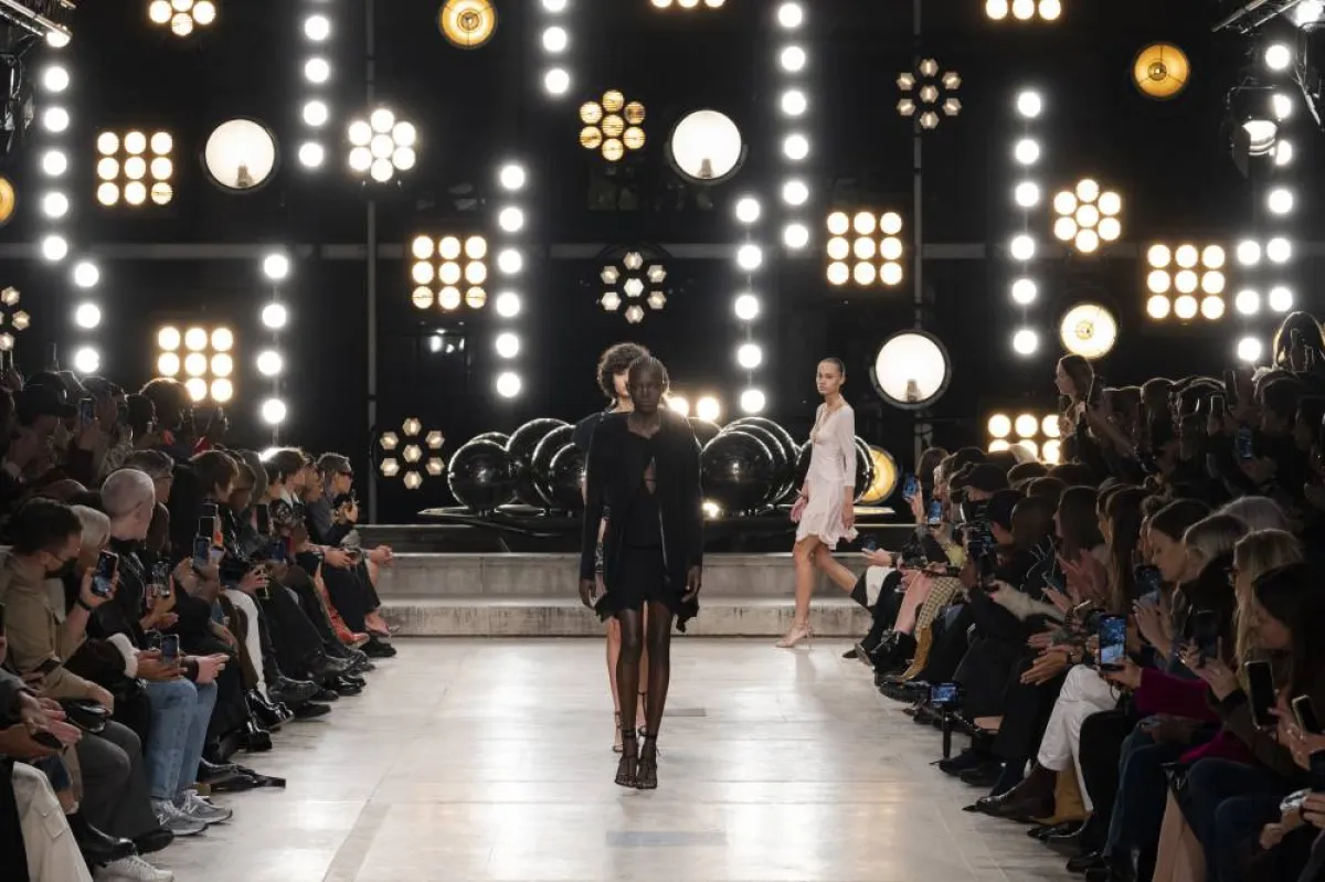 أسبوع الموضة في باريس في اليوم الرابع