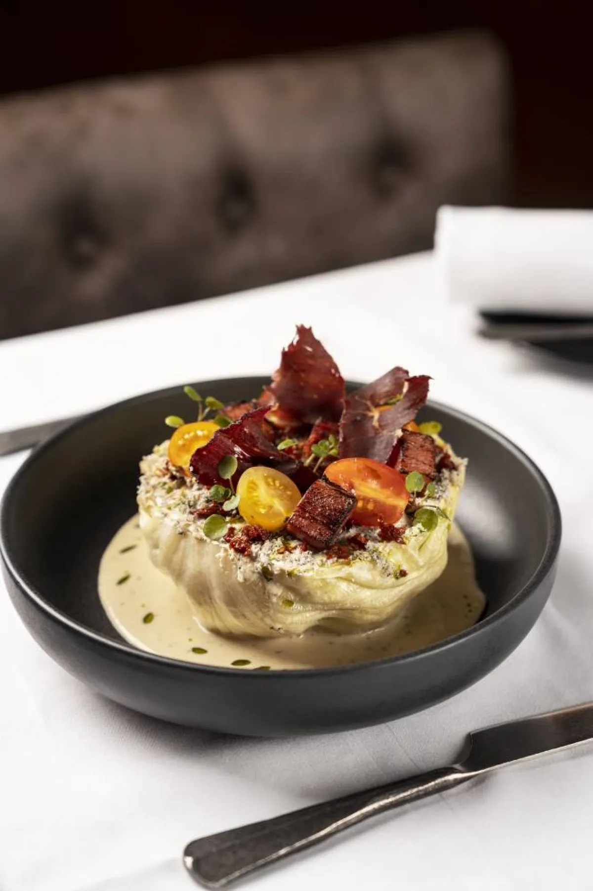 طبق Baby Wedge Salad مع اللحم البقري الطري