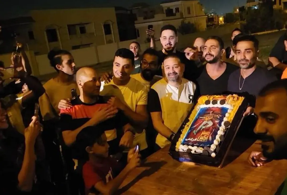 أبطال فيلم مستر إكس يحتفلون بإنتهاء تصويره  - صورة من صفحة أمير شاهين