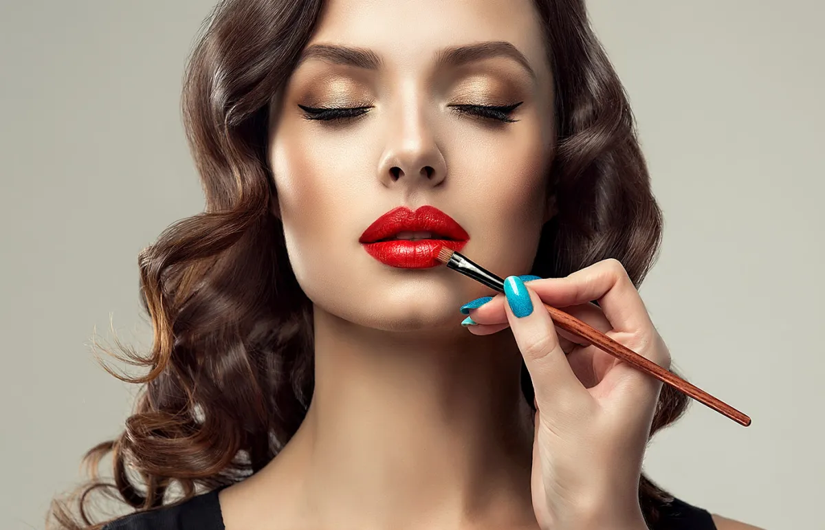 لماذا تحتاجين إلى فرشاة شفاه؟