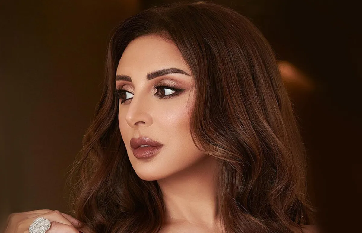 استقبلي خريف 2022 بهذه الصيحات الجمالية من النجمات