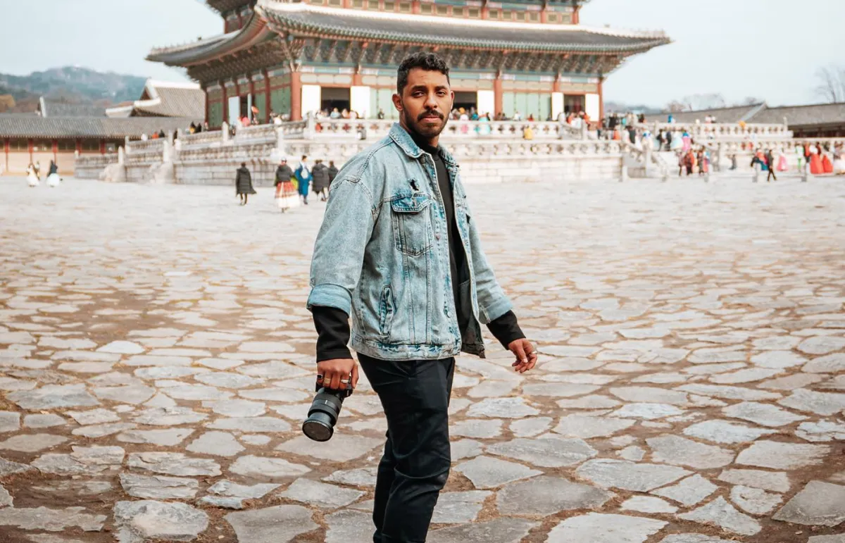 محمد سال بمعطف الجينز