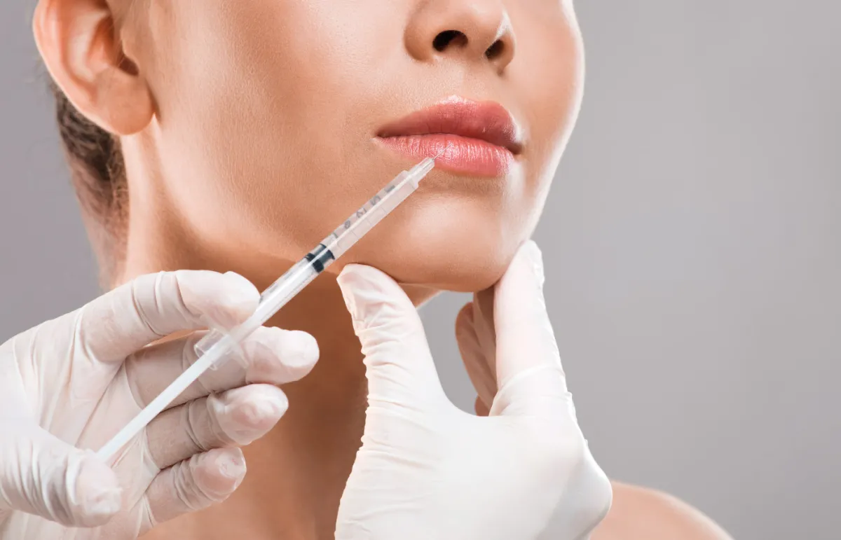 فوائد وأضرار عملية حقن الشفايف بالبلازما