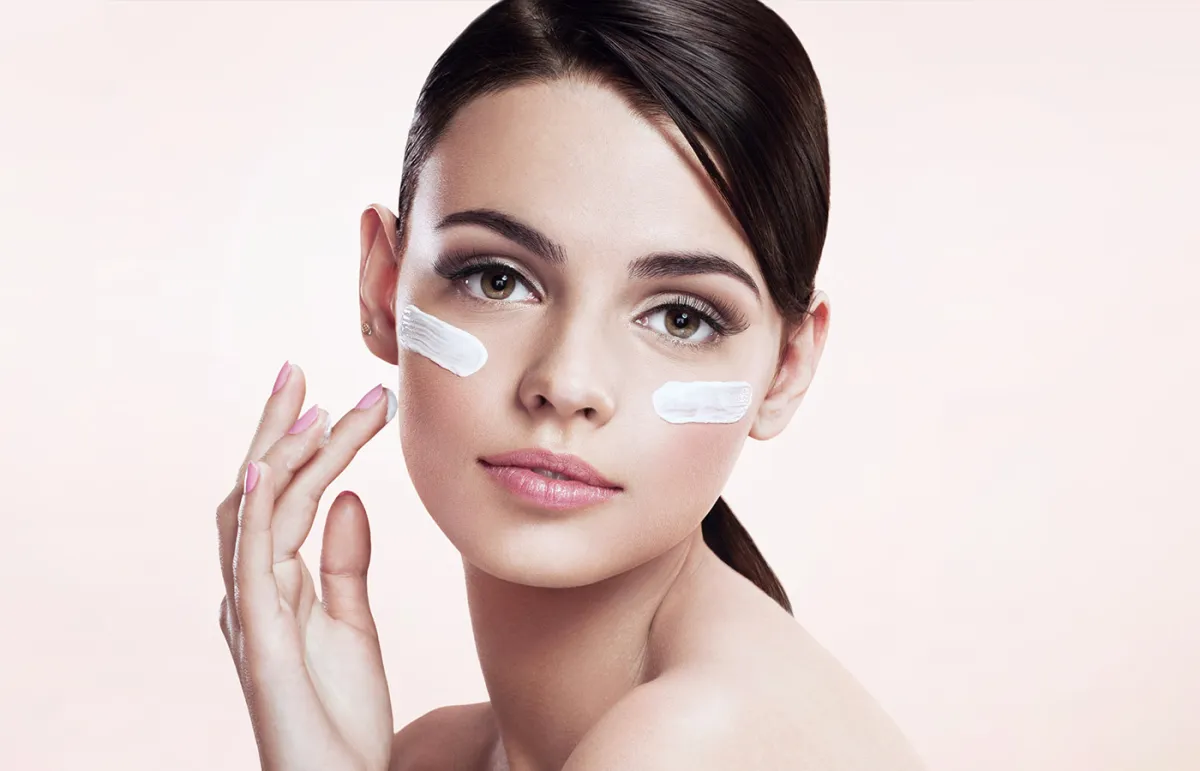 كيف تعمل كريمات محاربة التجاعيد وما مدى فاعليتها؟