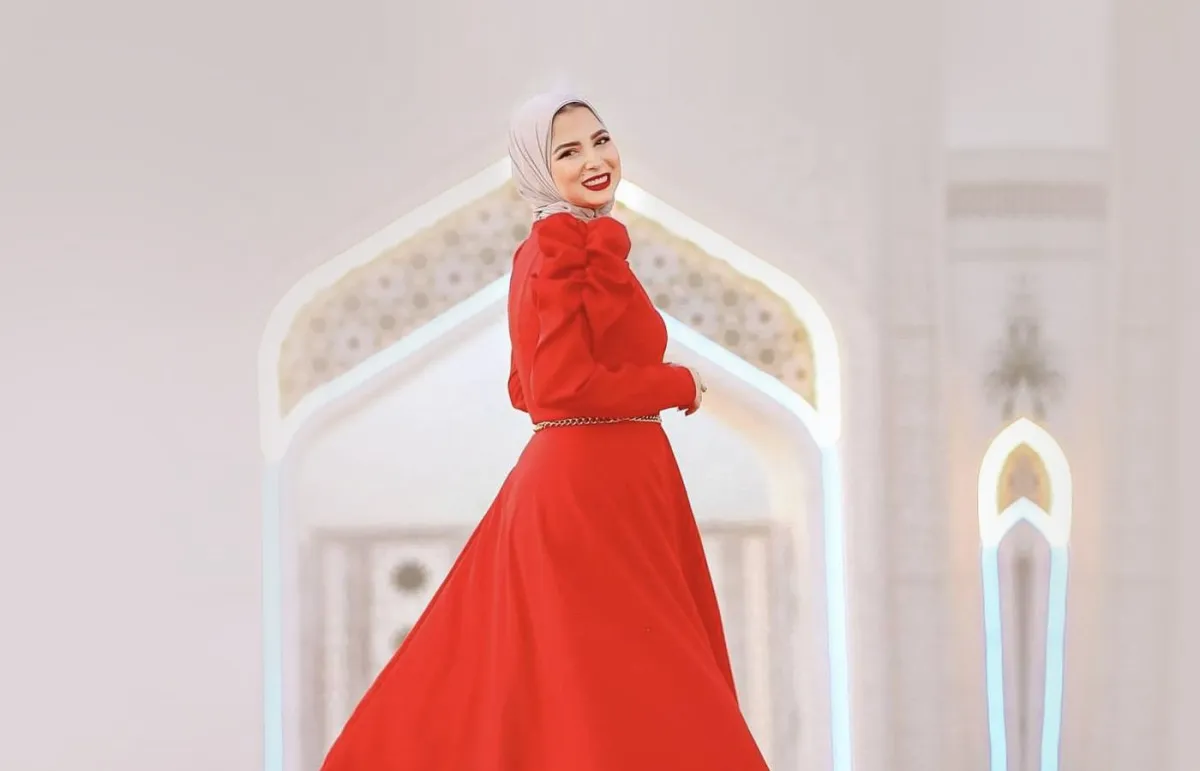 فساتين سهرة باللون الأحمر للمحجبات