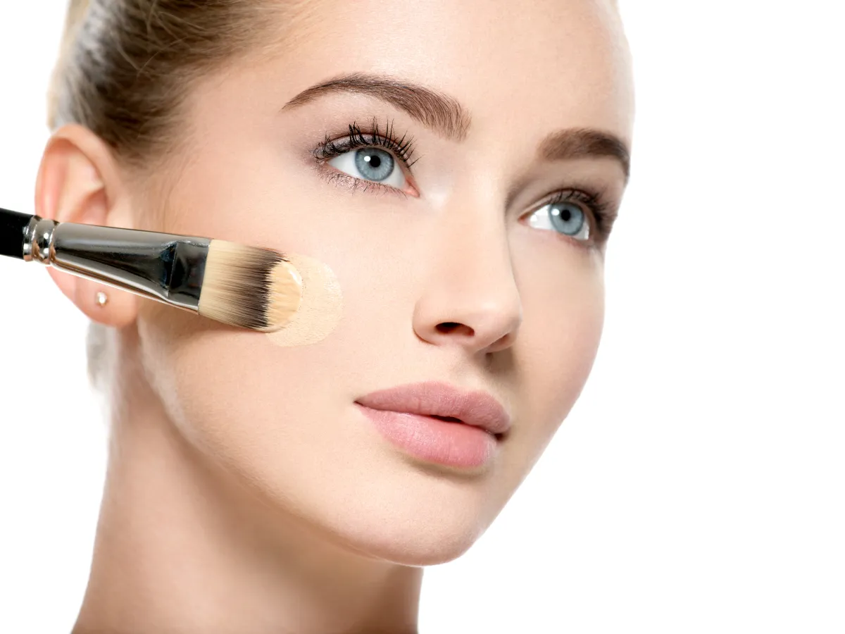 خطوات تعليمية للحصول على مكياج متوهج للبشرة