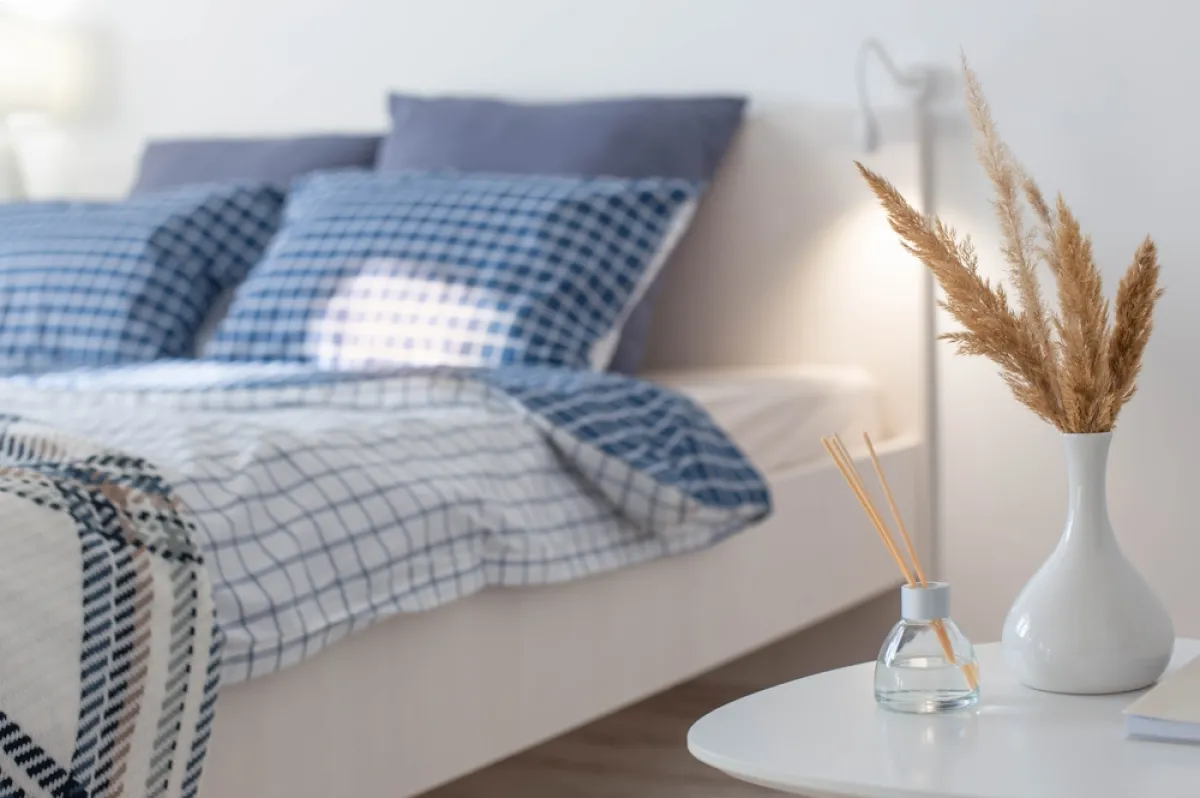 الأزرق يطبع غرف النوم بالهدوء