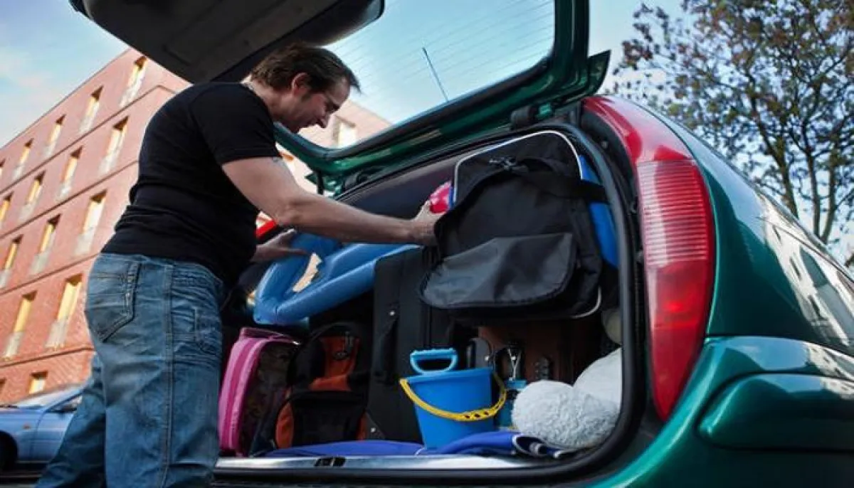 الاعتناء بداخل السيارة