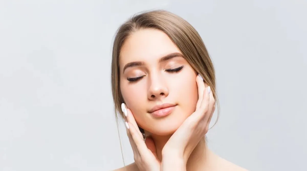 تدليك وترطيب البشرة