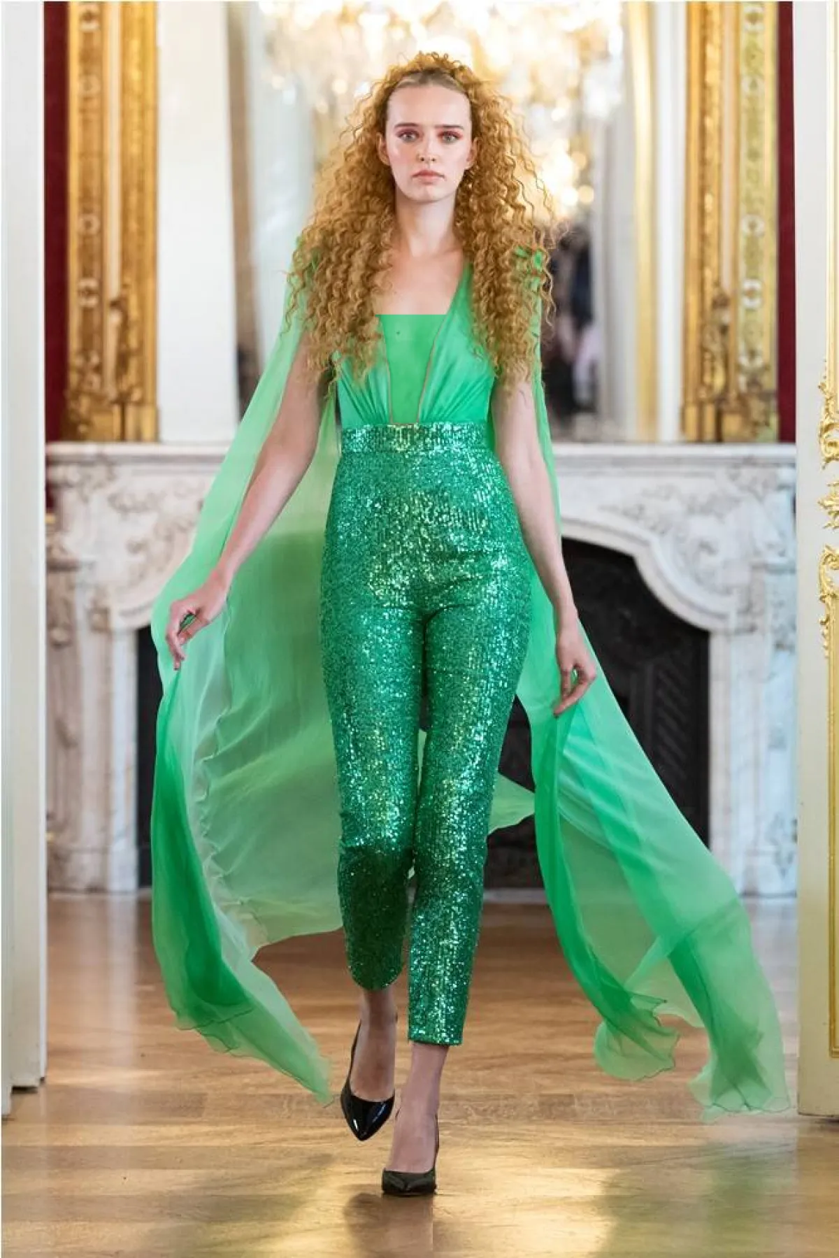 موديلات جمبسوت فاخرة تليق بحفلة الخطوبة من لا ميتامورفوس La Metamorphose