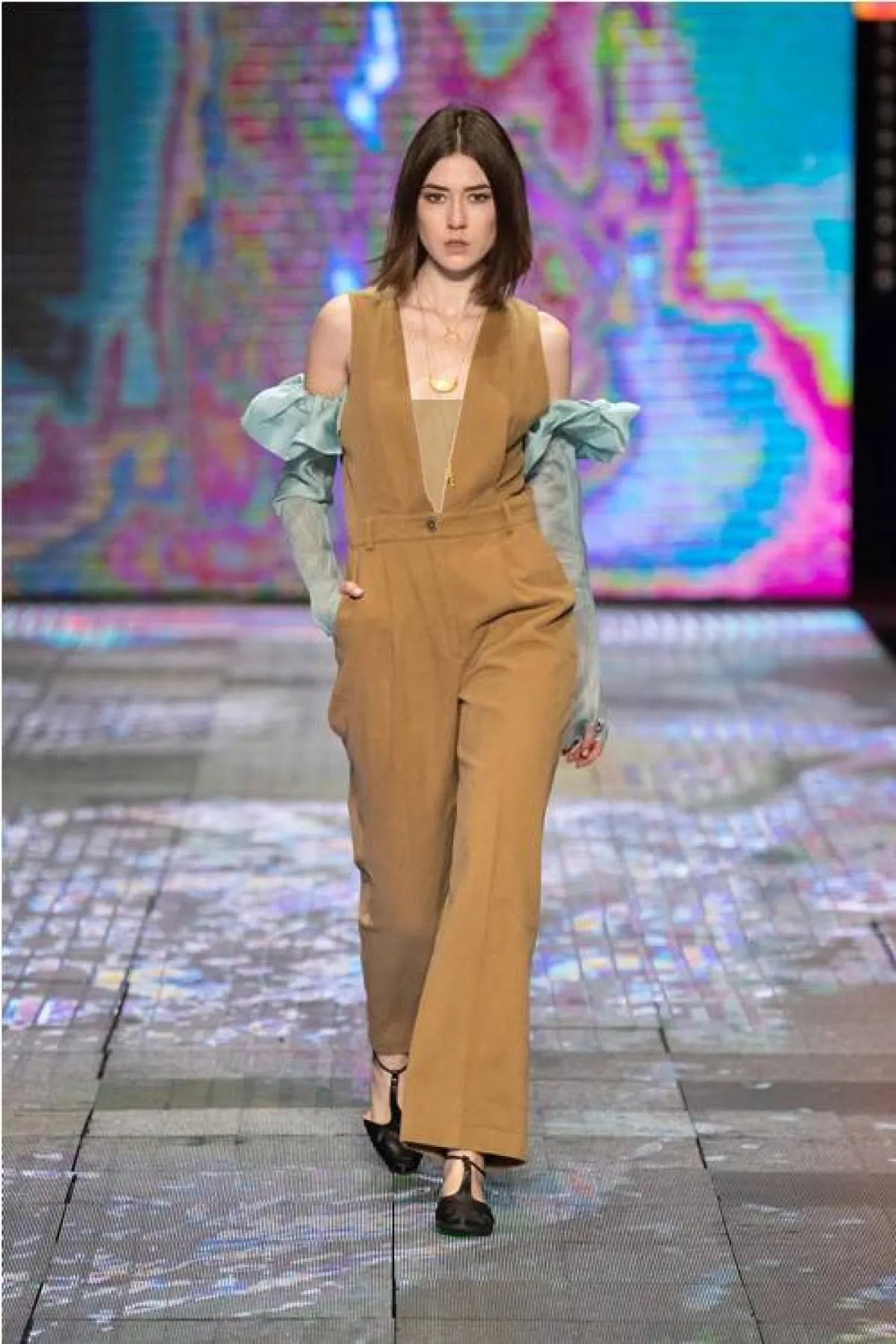 جمبسوت فاخر من كرو لي Cru Le