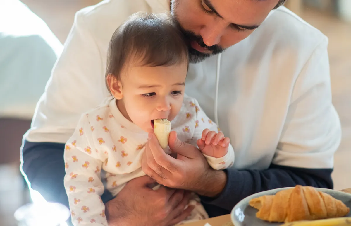 تناول الرضع للموز واحتياطات يجب اتخاذها