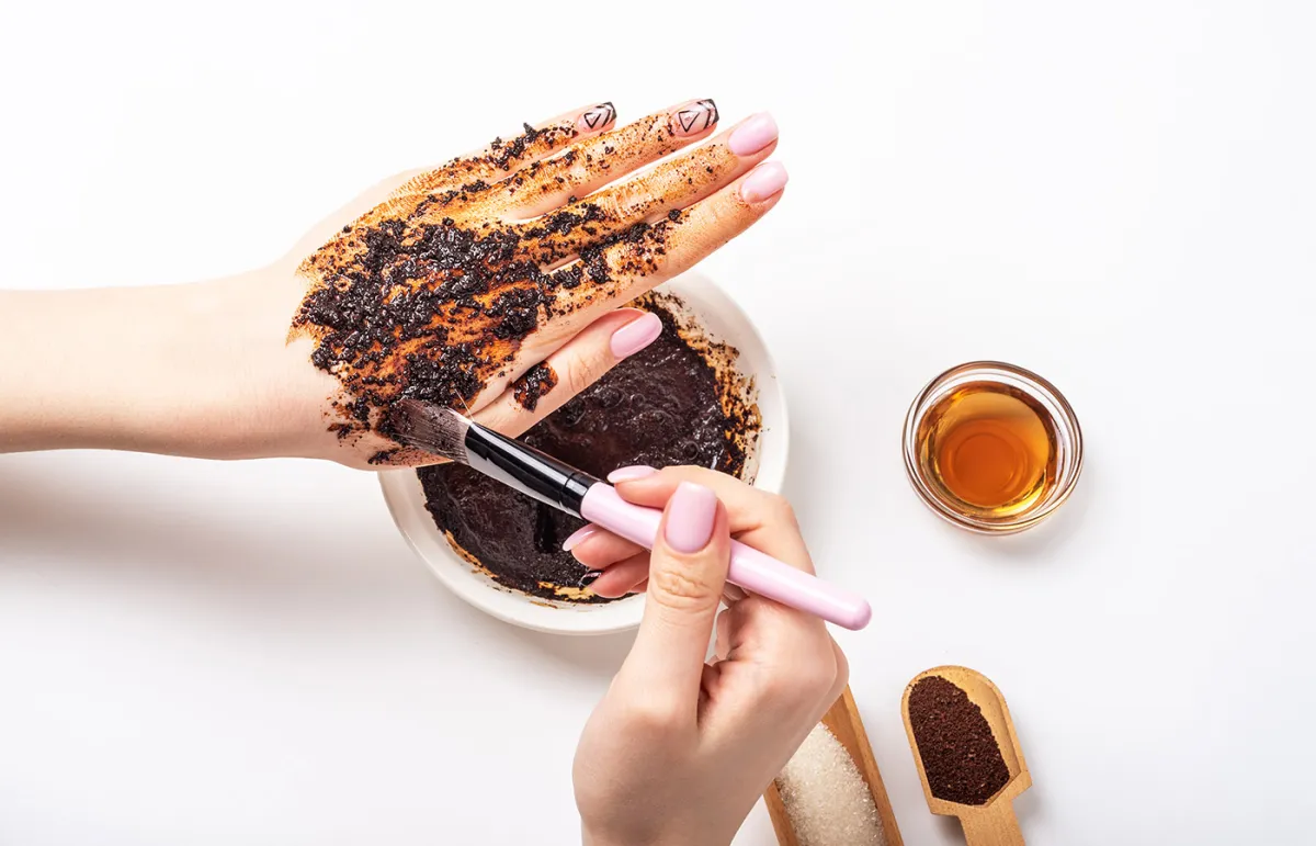 سكراب الحليب والقهوة لتفتيح الجسم