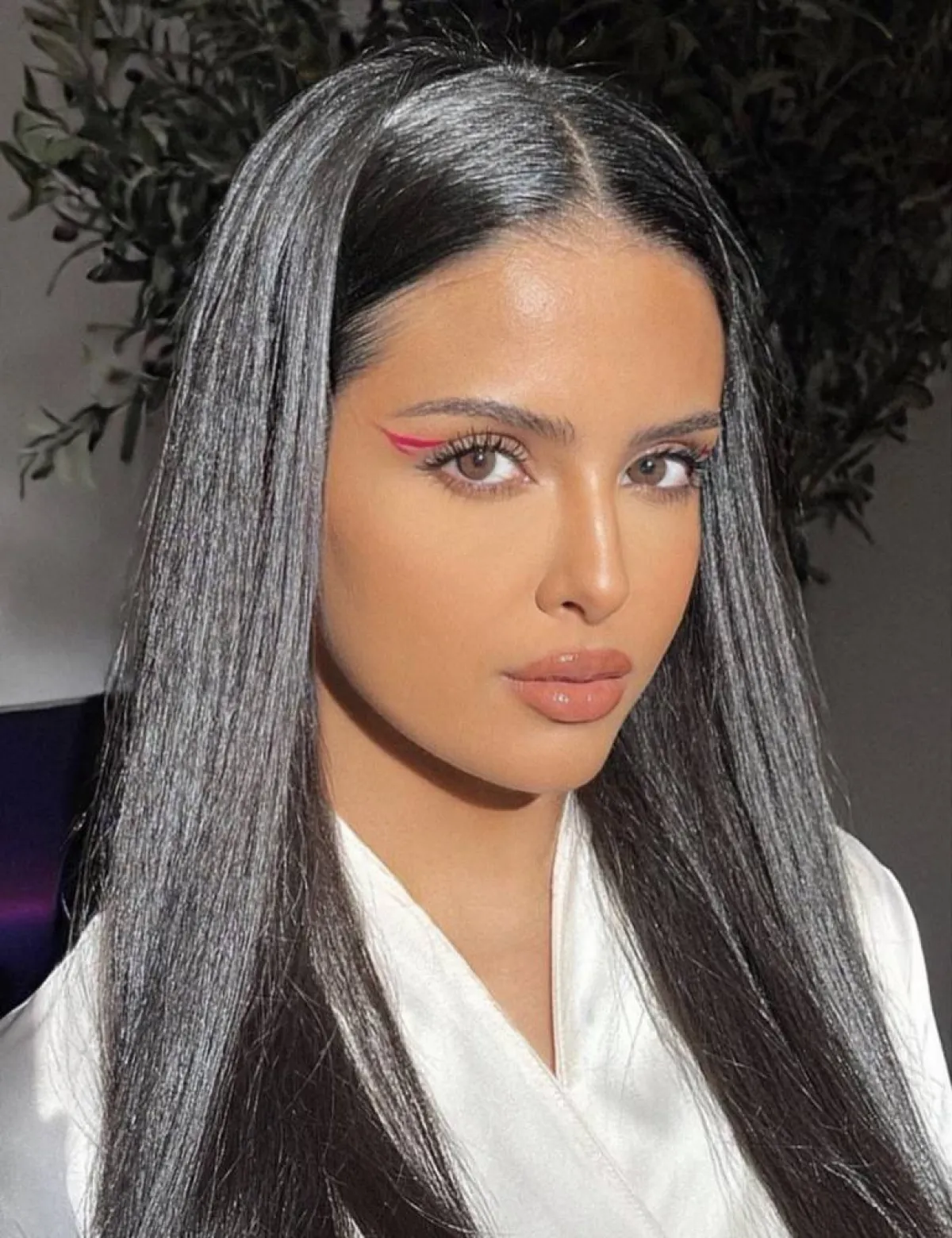 مكياج بايلاينر فوشيا