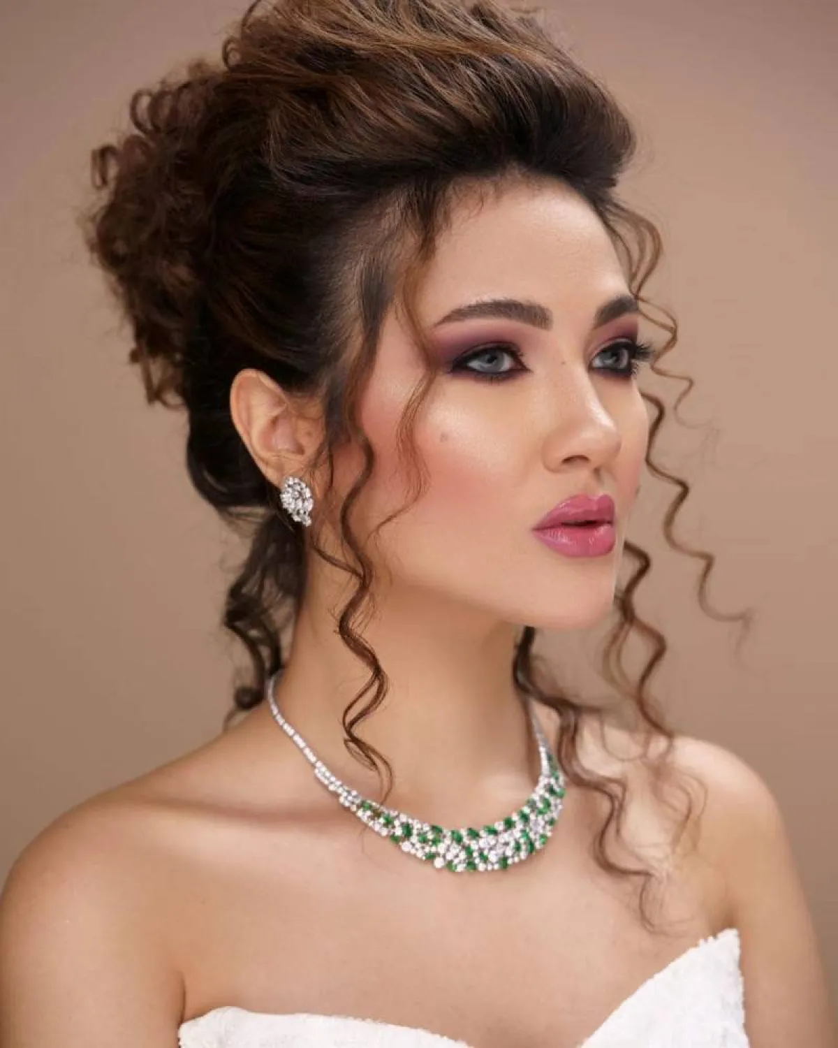 صور تسريحات شعر مجعد للعروس