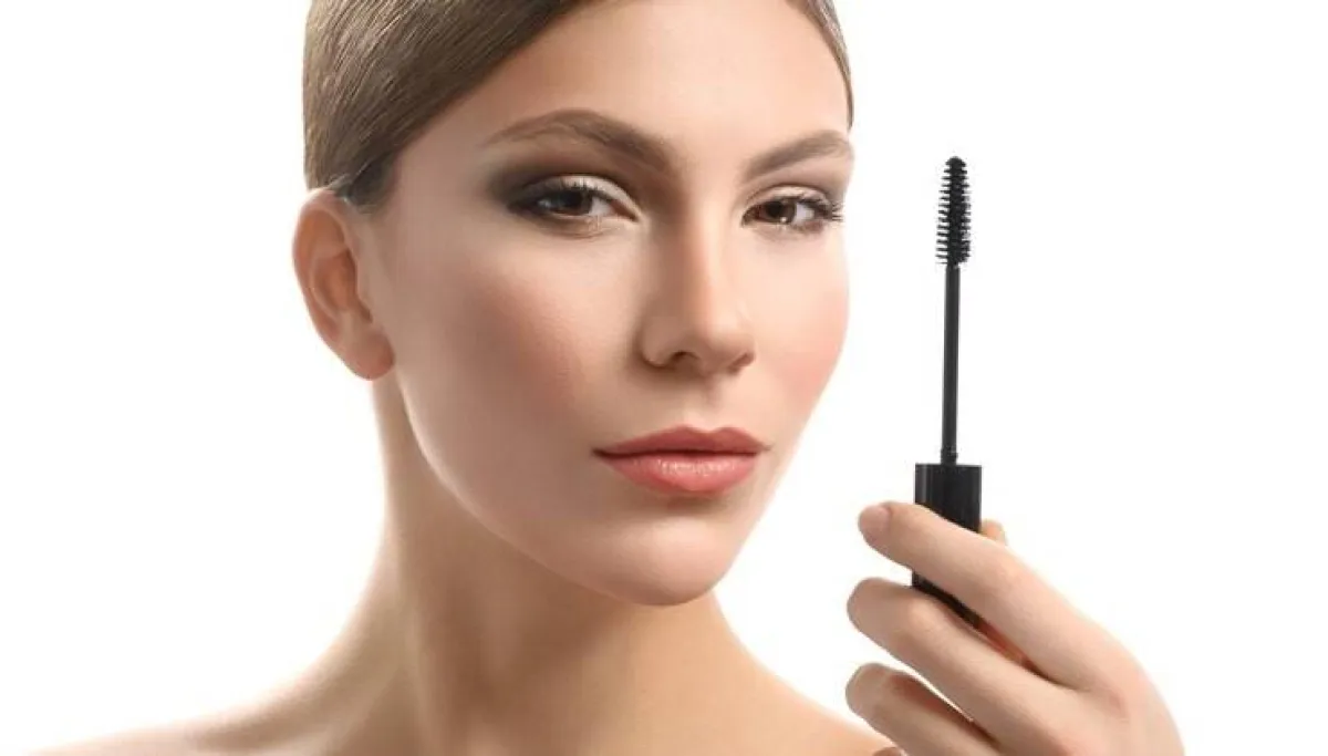 ظلال العيون لتحديد العين