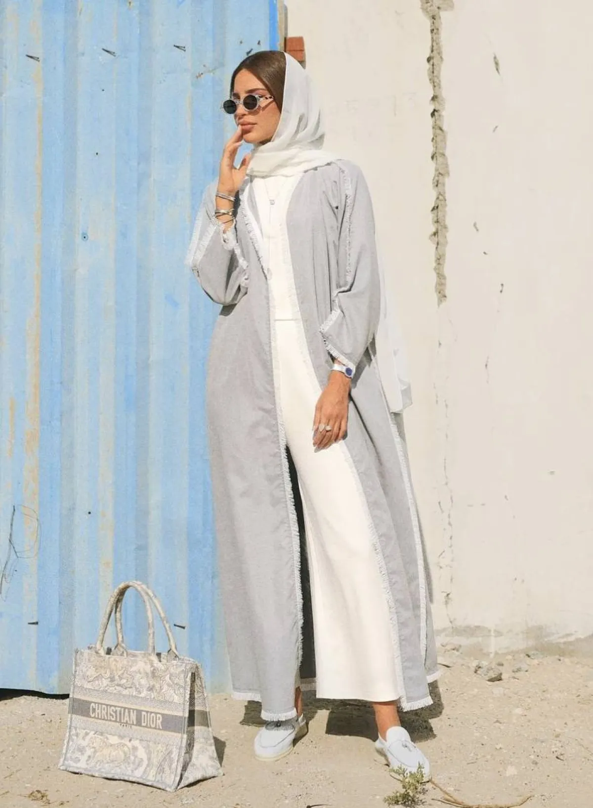 تنسيق الأبيض والرمادي من فاطمة حسام