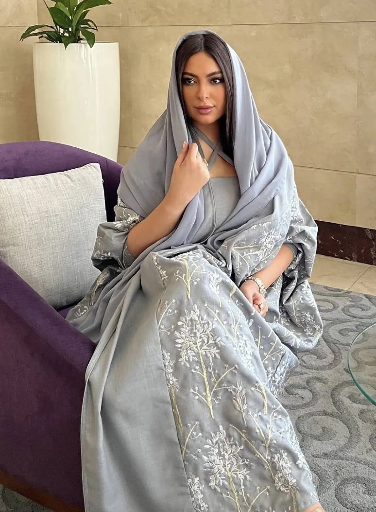 ريم أرحمة بعباية مطرزة