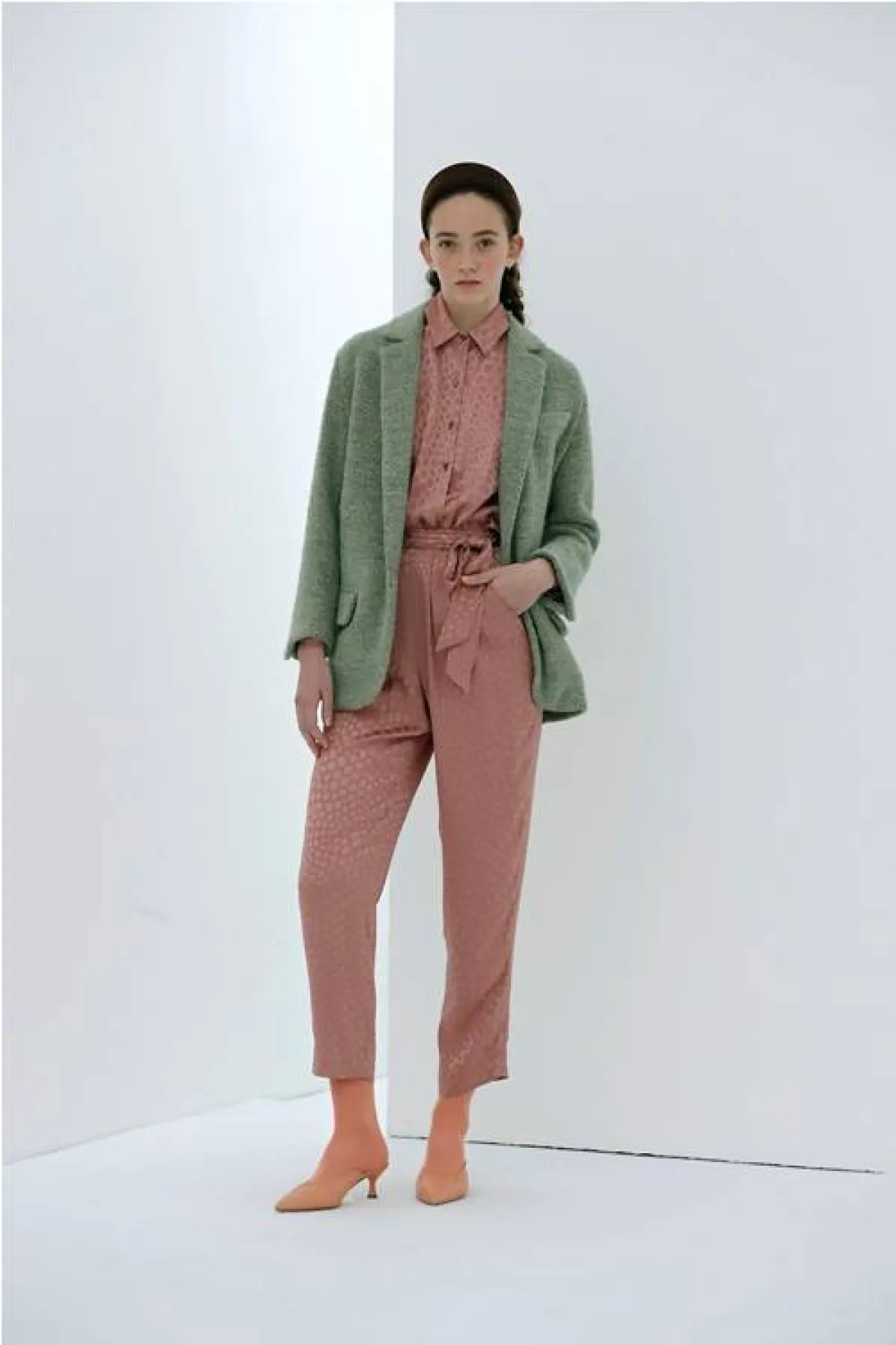 بليزر رسمية كو طويل من إز كامينغ Is Coming