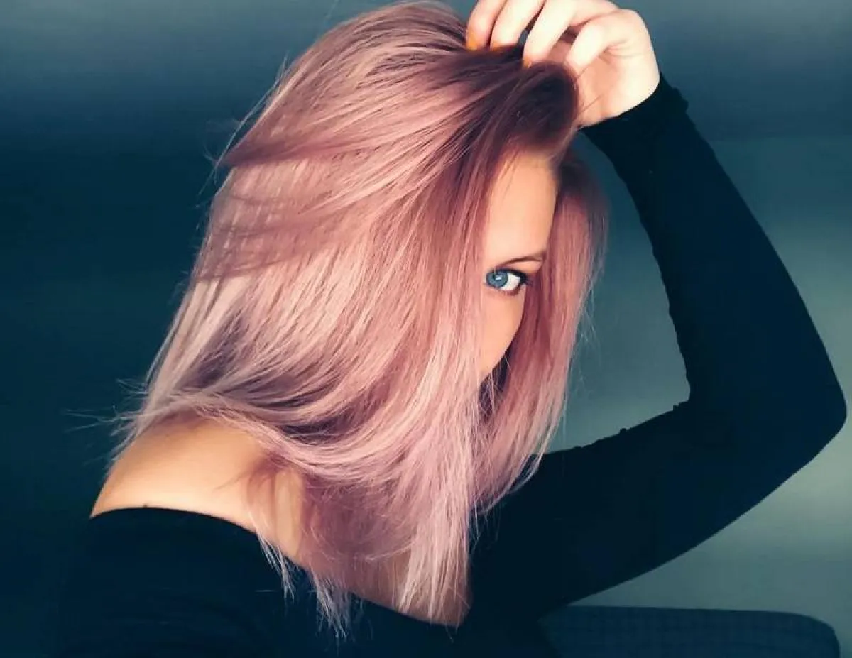 صبغات شعر وردي مع اللون الرمادي