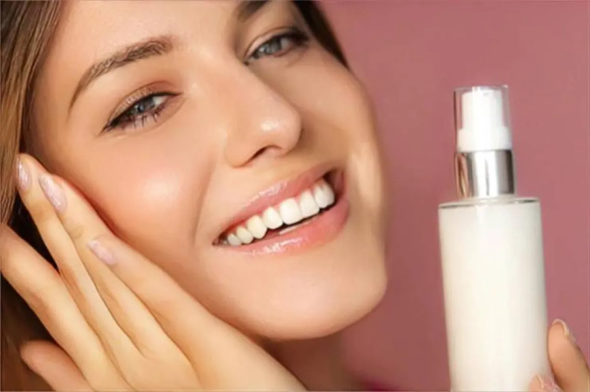 مرطب الوجه أحد أهم مستحضرات العناية بالبشرة