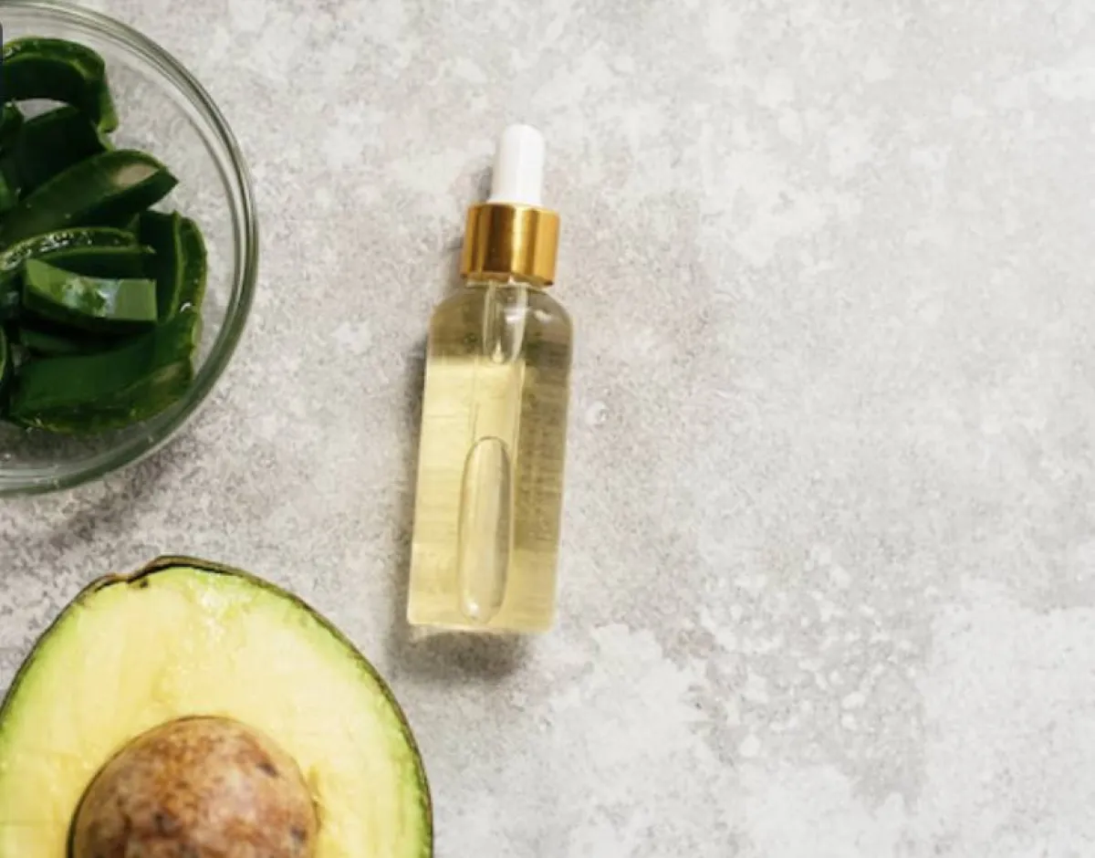 فوائد زيت الأفوكادو للوجه