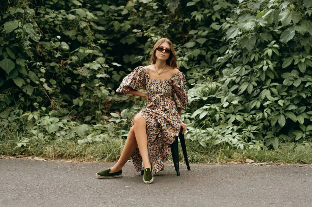 حذاء Vivarini espadrille الذي أصدرته ياسمين إدريس بمناسبة اليوم الوطني